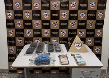 Adolescente de 14 anos é apreendida com drogas e R$ 3,9 mil em táxi