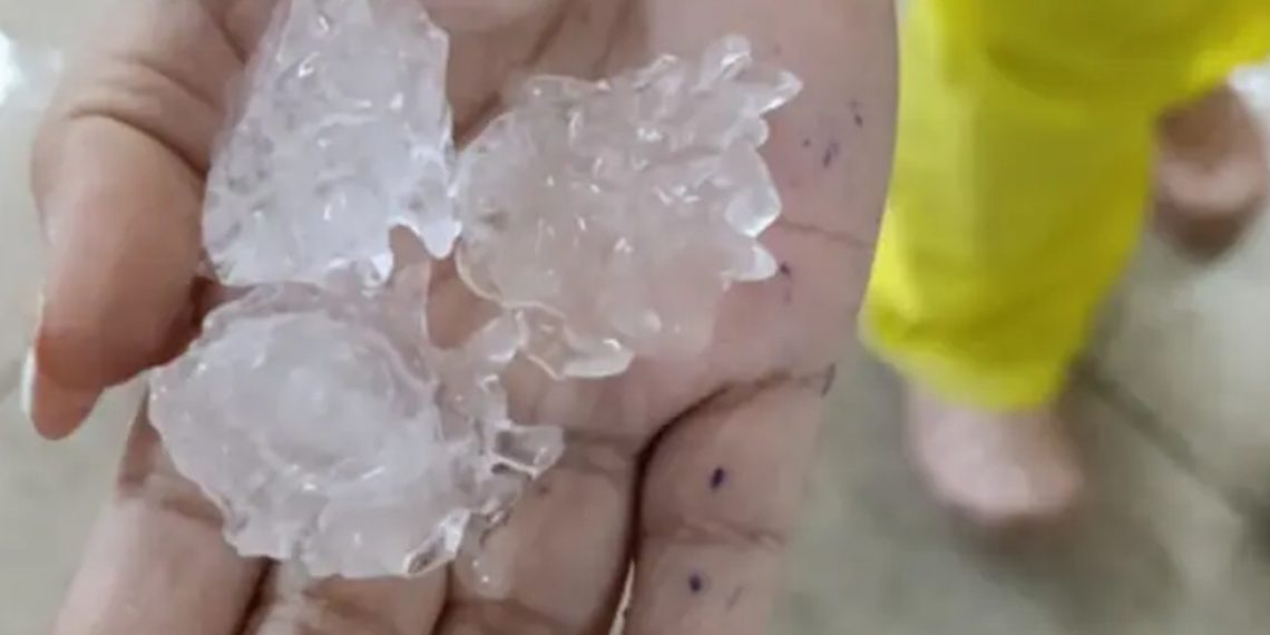 Chuva de granizo e rajadas de vento atingem cidades do Vale do Aço