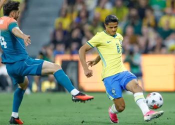 Brasil joga mal, arranca empate contra a Austrália e segue em baixa pós-Copa
