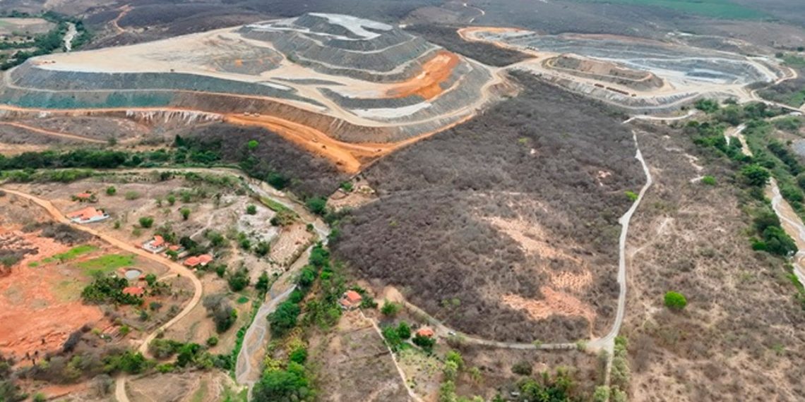 Justiça reconhece descumprimento de liminar por mineradora no Vale do Jequitinhonha e aplica multa