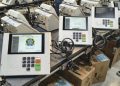Urnas eletrônicas recebem carga com sistema de votação, dados do eleitorado e de candidatos para as Eleições 2026