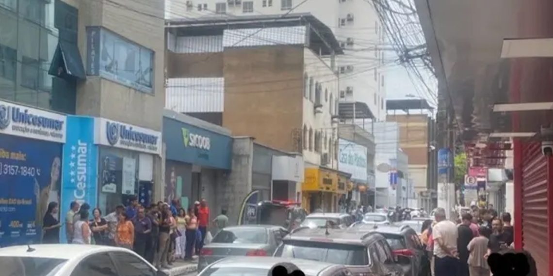 Jovem é baleado e morto dentro de barbearia, em Coronel Fabriciano