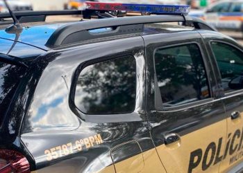 Mulher invade igreja no Centro de Valadares, efetua disparos e é presa pela Polícia Militar