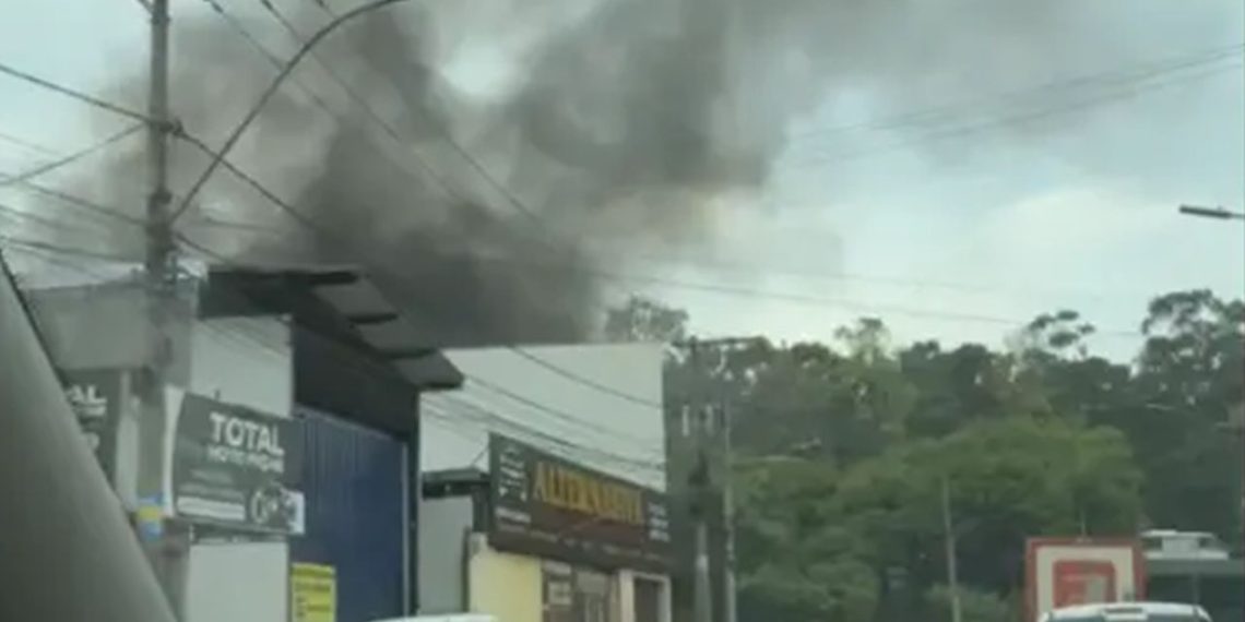 Incêndio atinge loja no bairro Iguaçu, em Ipatinga