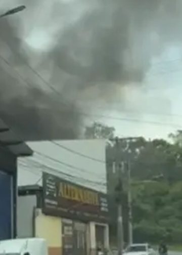 Incêndio atinge loja no bairro Iguaçu, em Ipatinga