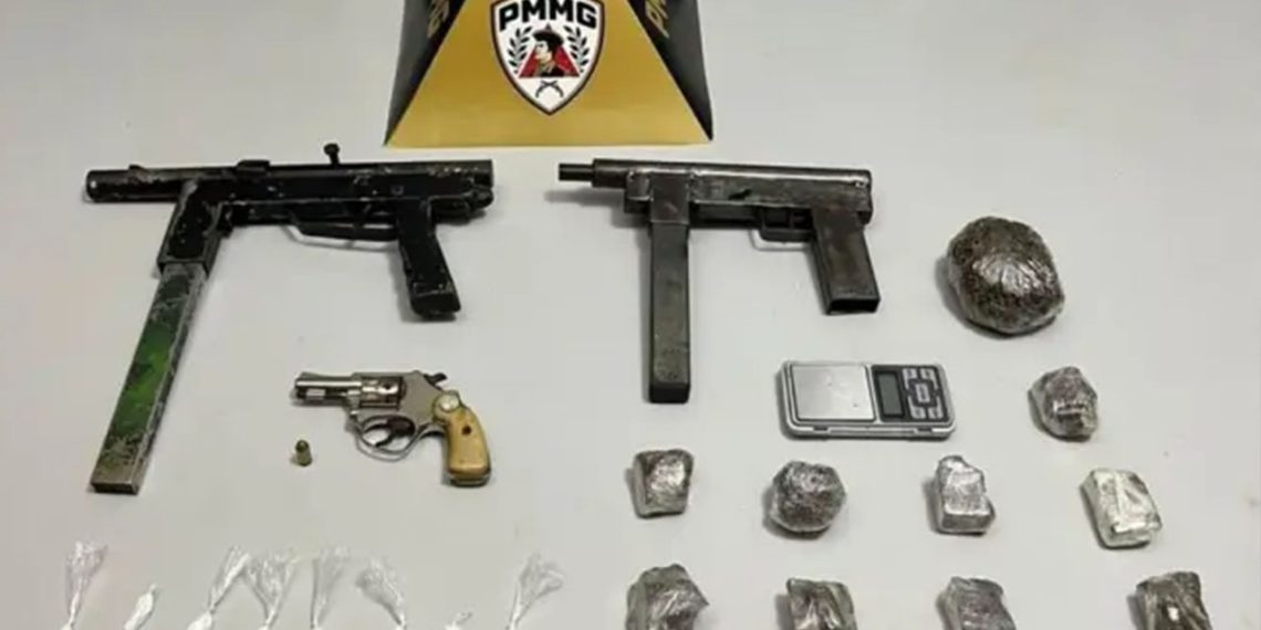 PM apreende submetralhadoras, revólver e drogas com dois autores durante operação em Ipatinga