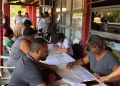 Moradores do Conjunto Primavera participam de ação de regularização fundiária, em Timóteo