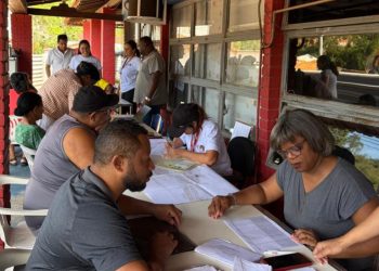 Moradores do Conjunto Primavera participam de ação de regularização fundiária, em Timóteo