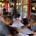 Moradores do Conjunto Primavera participam de ação de regularização fundiária, em Timóteo