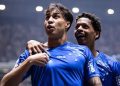 Com gol de Kaio Jorge, Cruzeiro vence Atlético na Arena em duelo direto no Brasileiro
