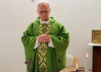Papa celebra missa no hospital: exames confirmam melhora constante da saúde